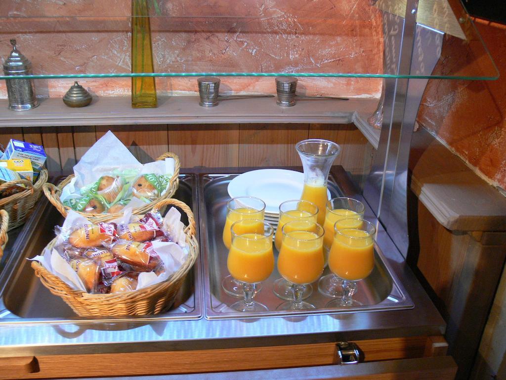 Hotel Le Saint Julien Ngoại thất bức ảnh